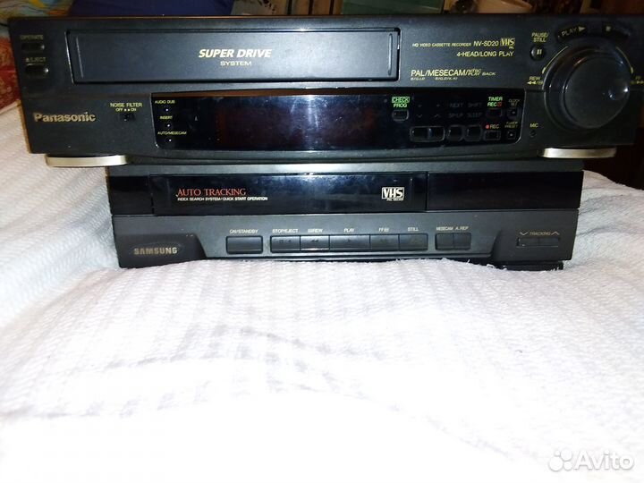 Видеомагнитофон Panasonic, плеер Samsung на детали