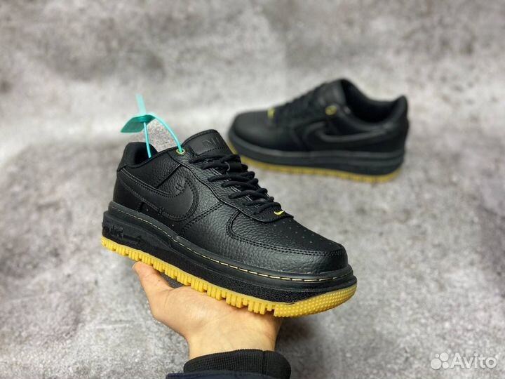 Nike Air Force 1 Luxe black gum