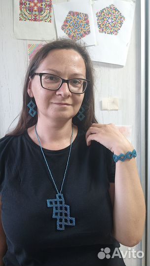 Комплект украшений из бисера ручной работы