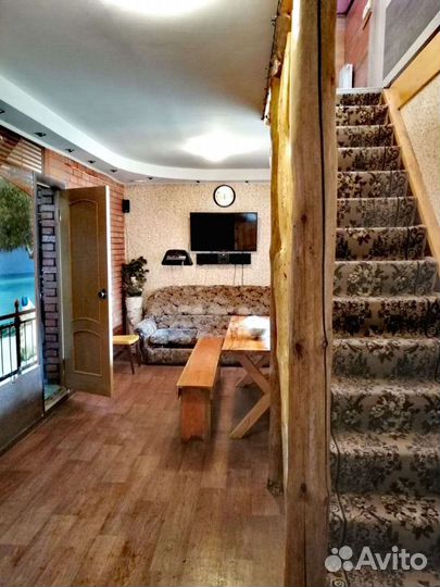 Баня на берегу водоема