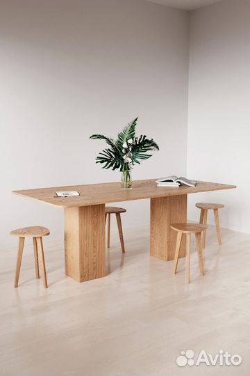 Обеденный стол