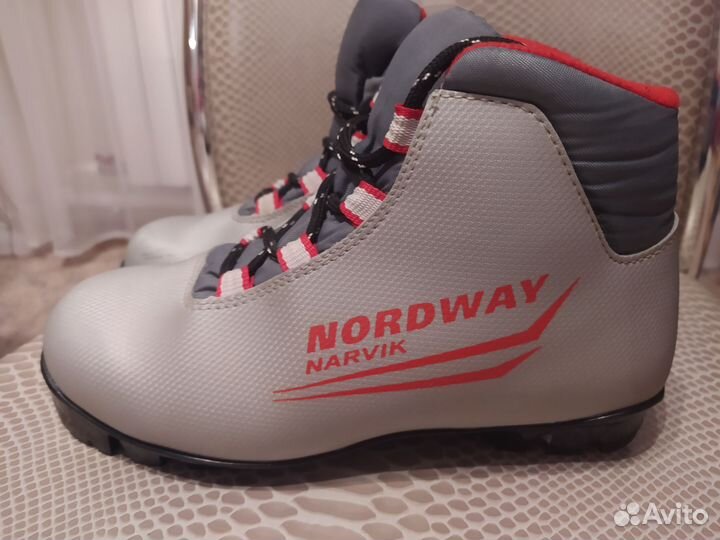 Лыжные ботинки