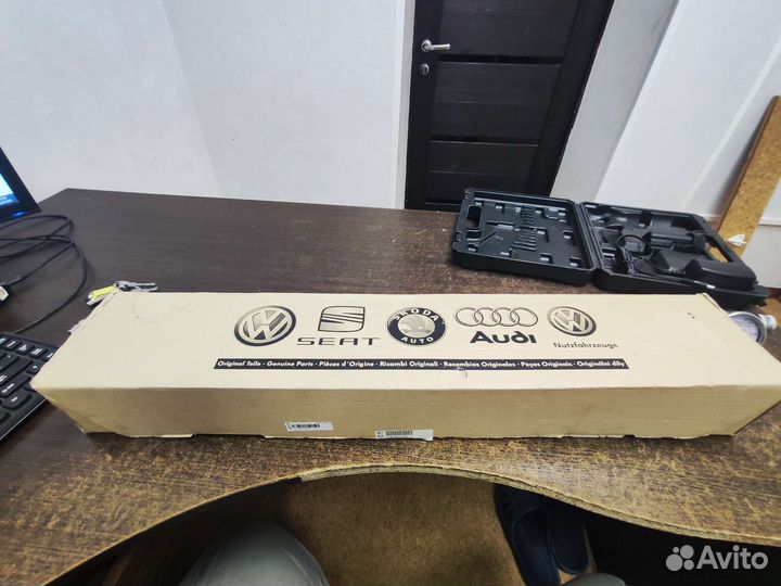 Молдинг капота с эмблемой Skoda Fabia (оригинал)