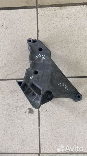 Кронштейн двигателя Volkswagen passat b6 2.0