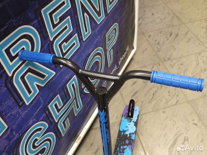 Трюковый новый самокат