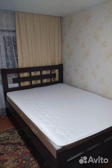 Кровать деревянная 