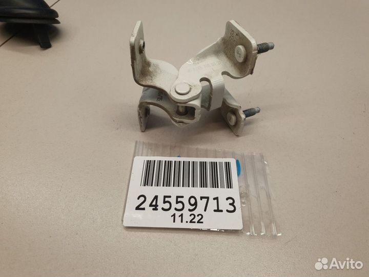 Петля двери багажника левая Mercedes B-klasse W246 2011-2018