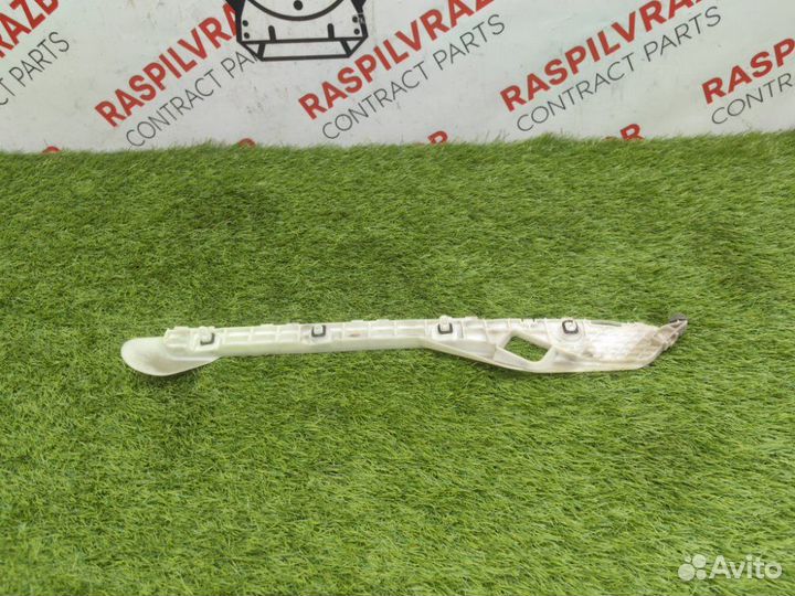 Крепление бампера заднее левое Toyota Wish ZGE20W