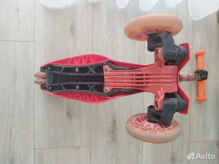 Самокат детский со светящимися колесами