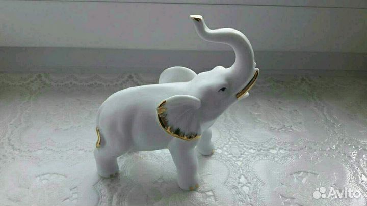 Слон фарфоровый