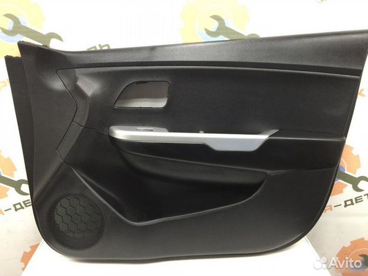 Обшивка двери передняя правая Kia Rio 3