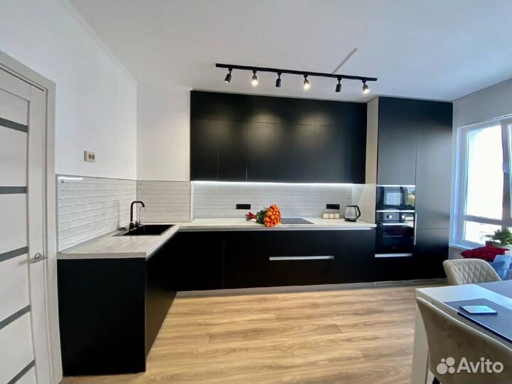 П образная кухня на заказ. Фабрика в Омске