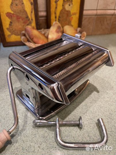 Машинка для раскатки и нарезки теста, лапши