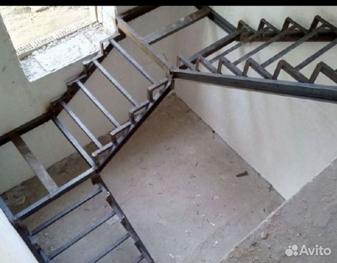 Лестница на металлическом каркасе