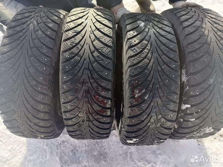 Sava Eskimo Stud 215/65 R16 98