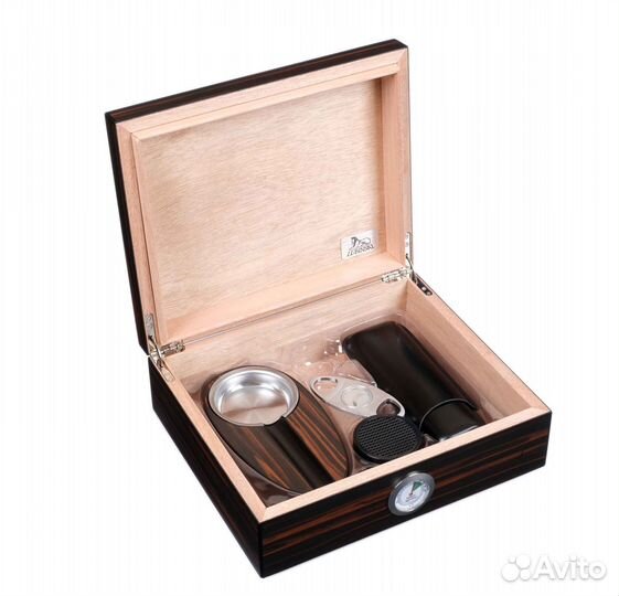 Хьюмидор Lubinski на 40 сиг с подарочным набором