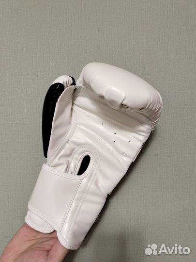 Боксерские перчатки Venum