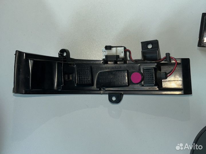 Повторитель поворота в зеркало левый