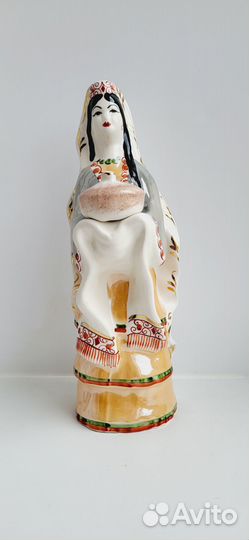 Статуэтка девушка башкирка с караваем, СССР