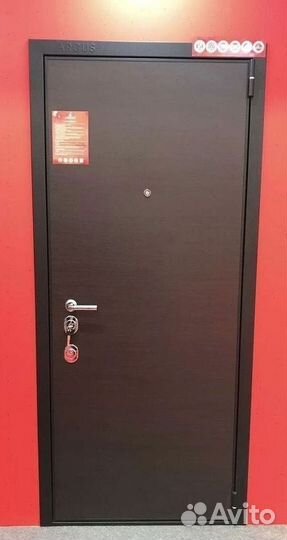 Дверь входная уличная