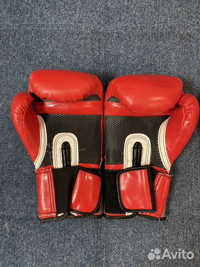 Боксерские перчатки бу 10 oz