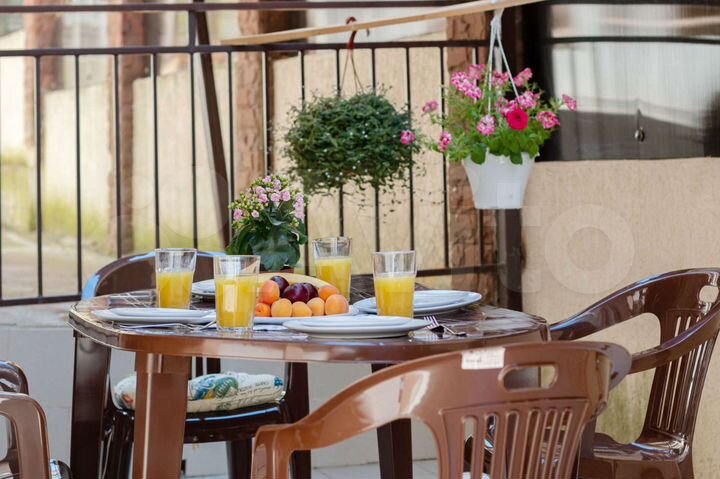 2-к. квартира, 55 м², 1/3 эт.