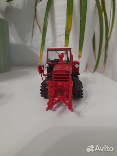 Трактор 1:43 дт-75-К