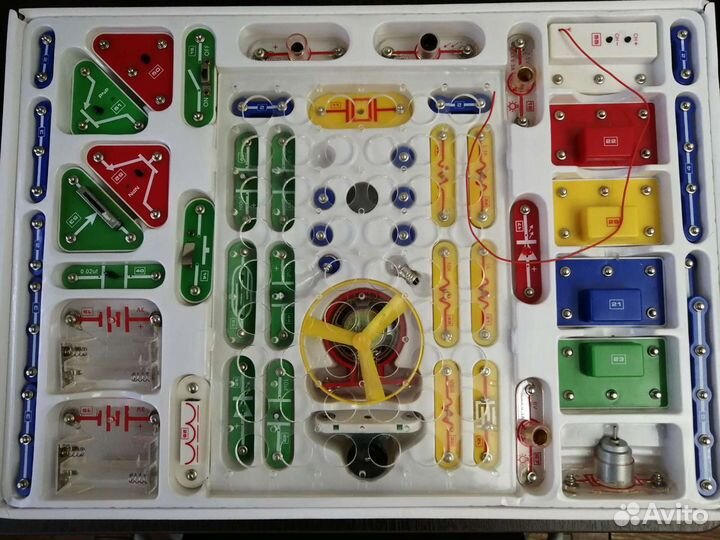 Электронный конструктор Знаток, 320 схем