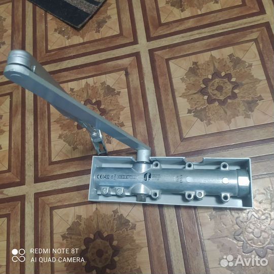 Доводчик для двери