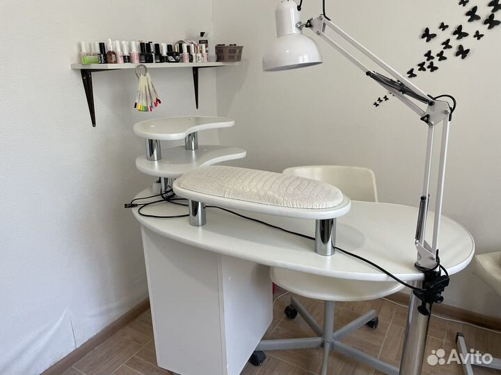Маникюрный стол