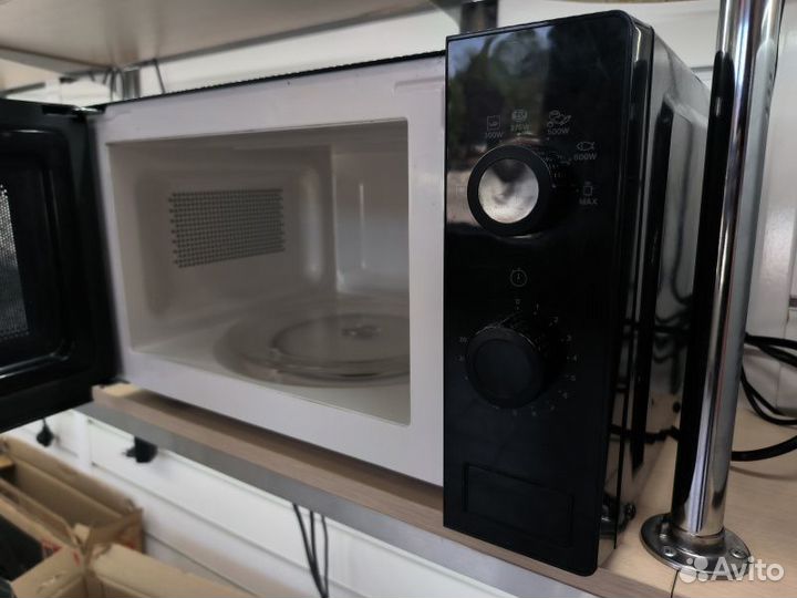 Микроволновая печь Hotpoint-Ariston mwhr-3101B