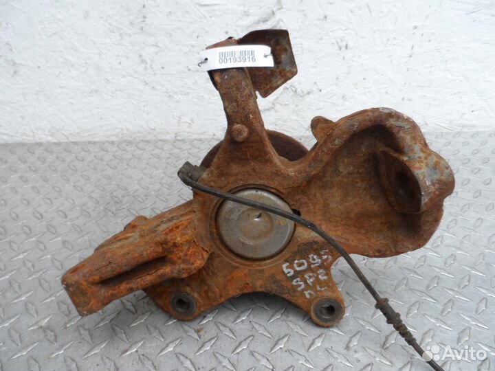 Кулак поворотный левый Mercedes Sprinter W906