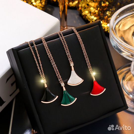 Цепочка с красным кулоном