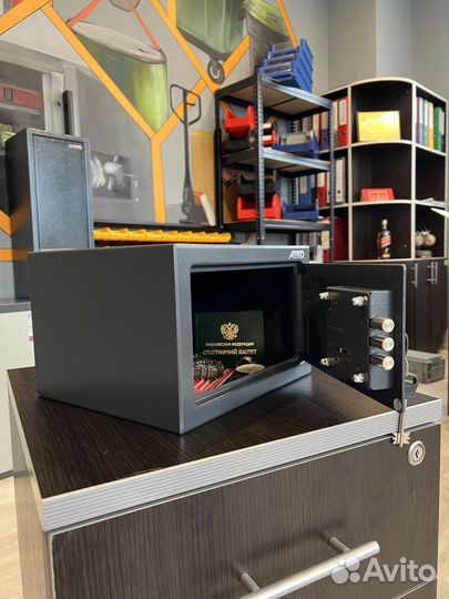 Металлический сейф