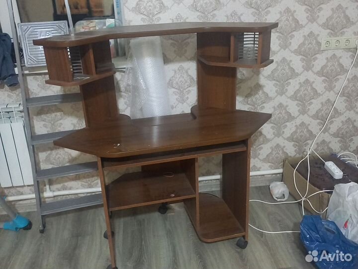 Компьютерный стол