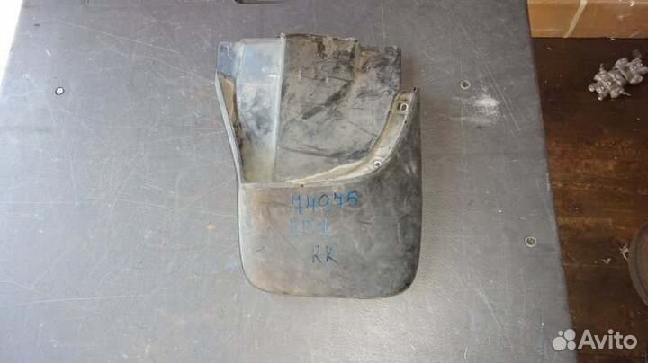 Брызговик задний правый Honda Cr-V RD1 B20B