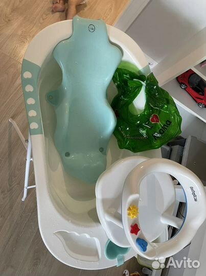 Детская ванночка с подставкой, круг и стульчик для