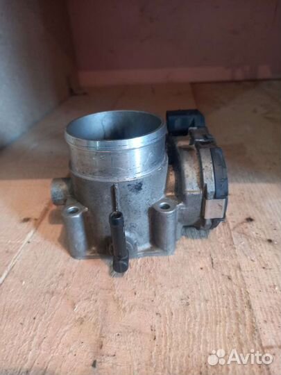 Дроссельная заслонка Гольф 4 1.8 т 06A133062J