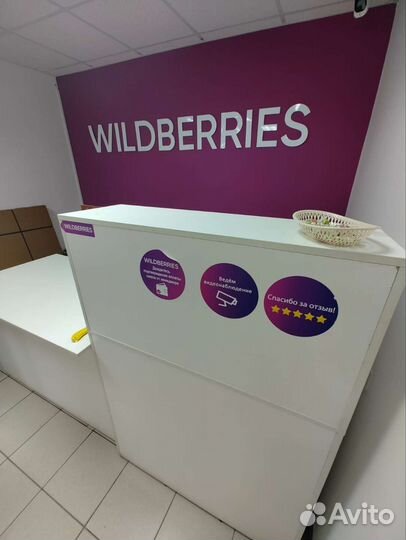 Сотрудник пункта выдачи WB