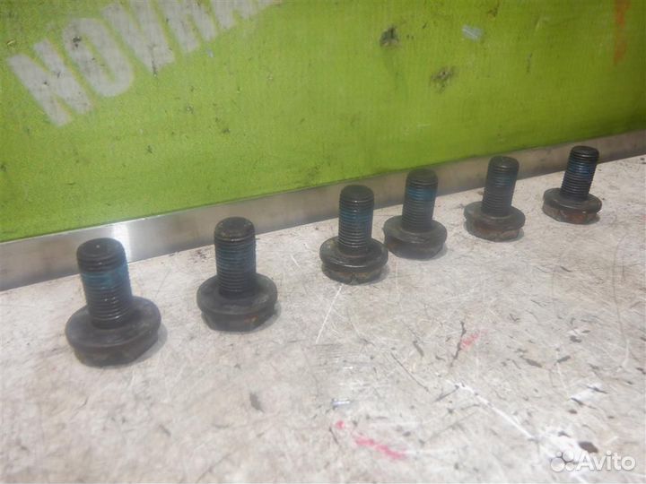 Болт маховика Фольксваген Гольф 4 Бора