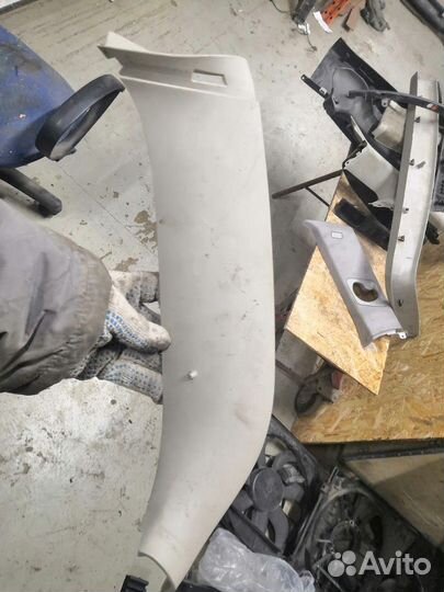 Обшивка крышки багажника правая Nissan Tiida C11