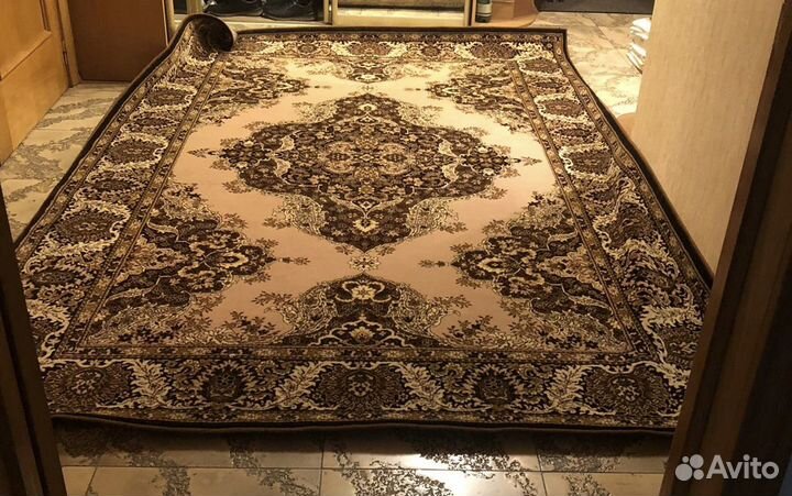 Ковер шерстяной новый