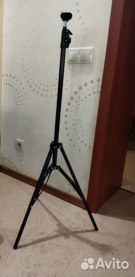 Кольцевая лампа на штативе