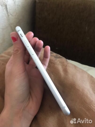 Телефон iPhone 8