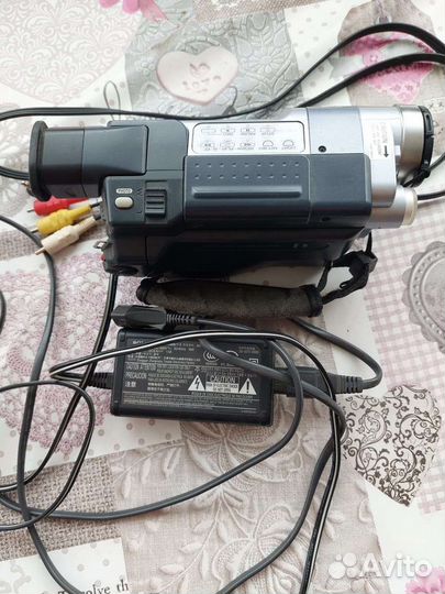 Видеокамера Sony DCR-TRV147E