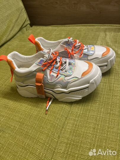 Кроссовки женские 36 размер