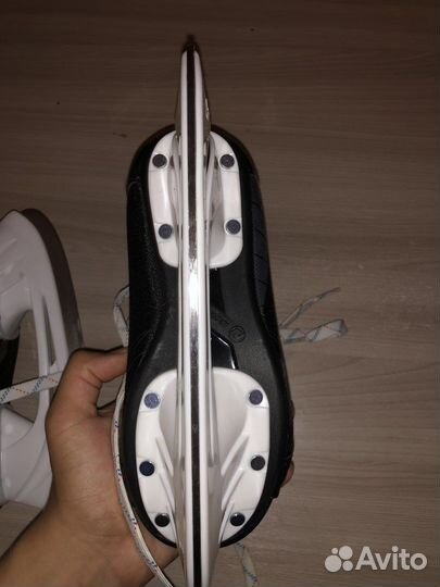 Коньки хоккейные