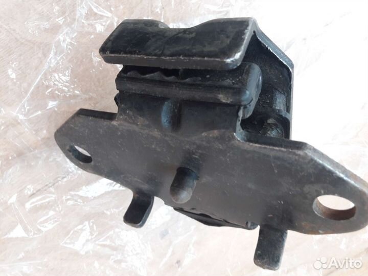 Подушка двигателя