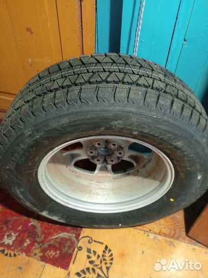 Bridgestone Blizzak VRX 255/65 R17