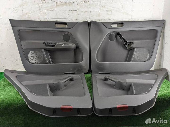 Обшивки дверей комплект volkswagen Golf Plus 2006